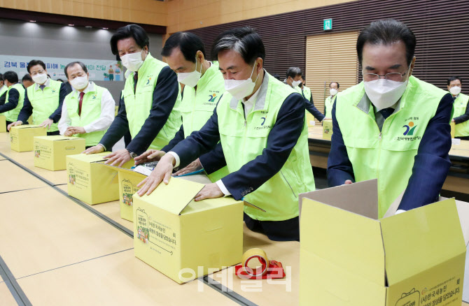 [포토] 농협, 농산물꾸러미 울진군 전달