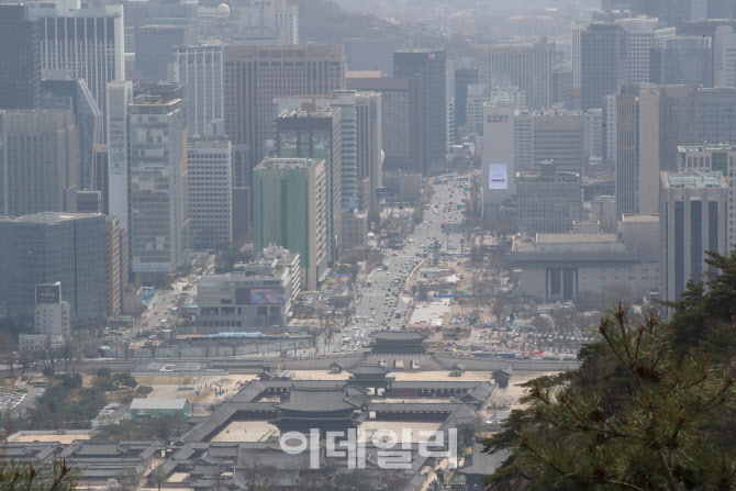 [포토]북악산 청운대에서 바라본 광화문 광장 일대