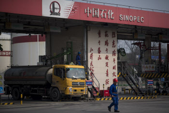 “중국 정유사, 러시아와 신규 원유 계약 기피해”