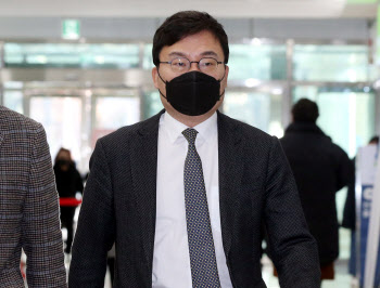 검찰, 경찰에 "이상직 '이스타항공 부정 채용' 의혹 재수사하라"