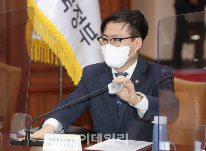 [포토] 대외경제안보전략회의 참석한 여한구 본부장