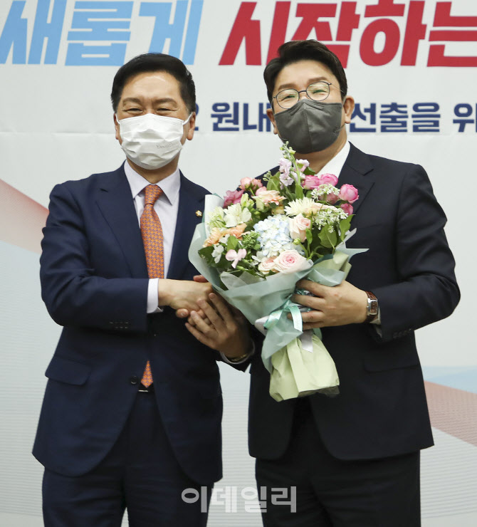 [포토]'국민의힘 신임 원내대표에 권성동'