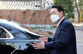 尹, 윌리엄 웨버 예비역 대령 영면에 “한미동맹 영웅 기억할 것”