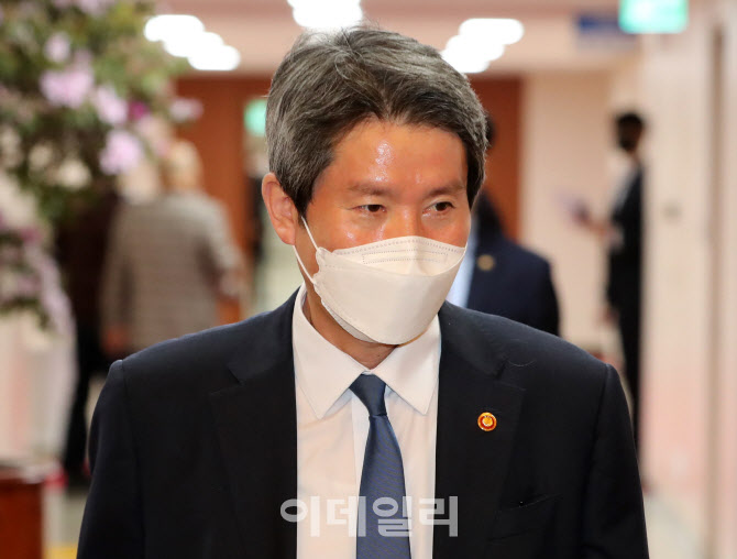 [포토]이인영 통일부 장관, 국무회의 참석