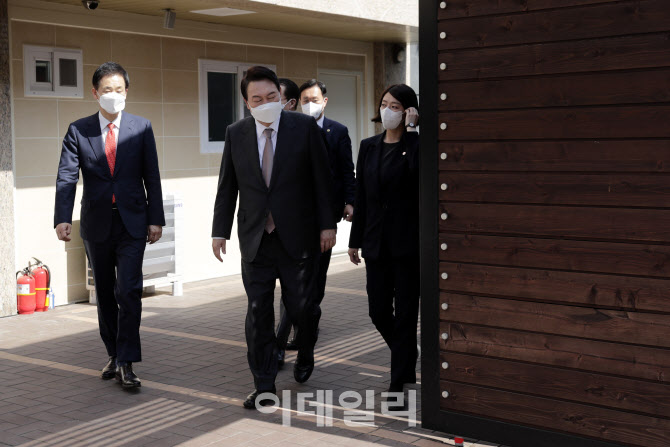 [포토]박근혜 전 대통령 예방한 윤석열 당선인