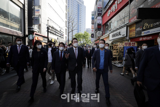[포토]대구 동성로 방문한 윤석열 대통령 당선인