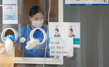 오후 6시 전국 15만7270명 확진…전일 대비 감소