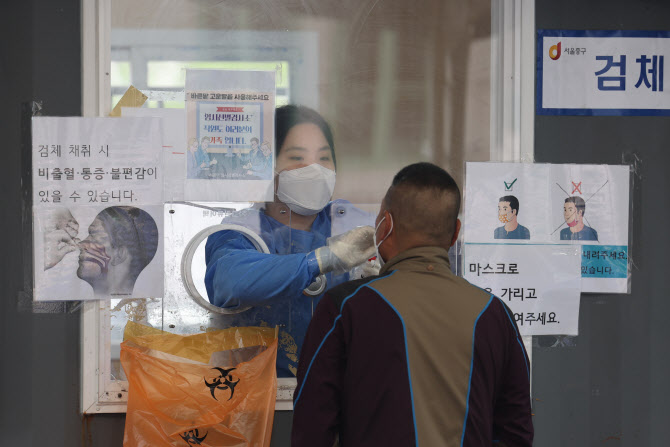 당국 "코로나19 종식보단 소규모 유행 반복…'개장유골 화장' 제한 허용"(종합)