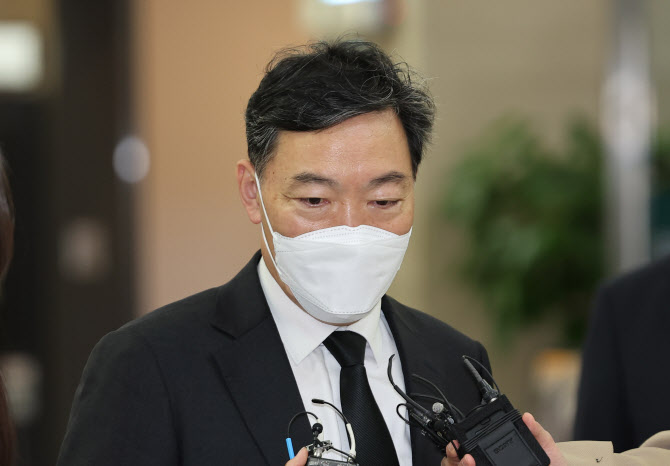 김오수, ‘극단선택’ 초임검사 빈소 조문…“총장으로서 애도 표해”