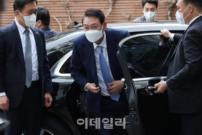 [포토]삼엄한 경호 속 윤석열 대통령 당선인