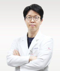 [전문의 칼럼] 척추협착증 ‘내시경치료'가 회복 빨라