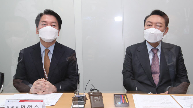 윤·안, 갈등 하루만 `극적 화해`…지방선거·합당 악영향 우려했나