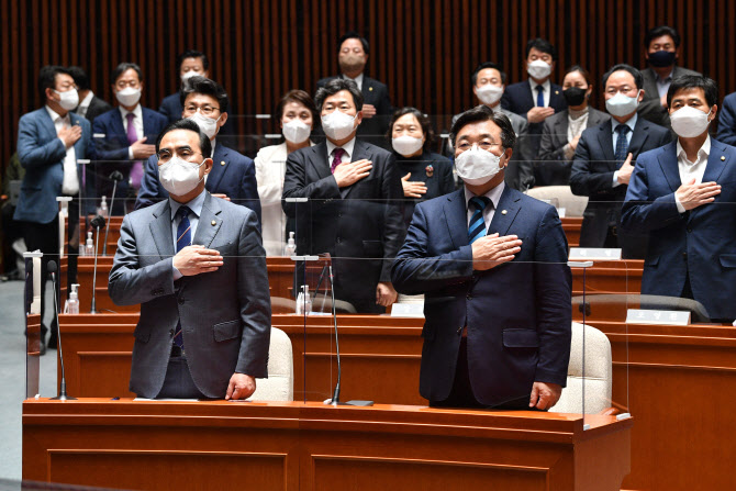 검수완박에 한동훈까지…전운 감도는 법사위[국회기자 24시]