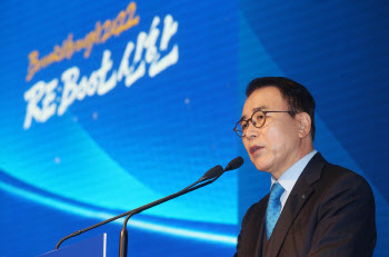 조용병 회장 외국 투자유치 나선다…내달 유럽행