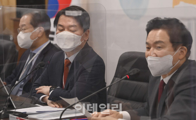 [포토]원희룡 국투보 후보자 부동산 발언 경청하는 안철수 위원장
