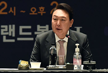 尹 “경제가 안보, 안보가 경제…경제안보 철저대비할 것”(종합)