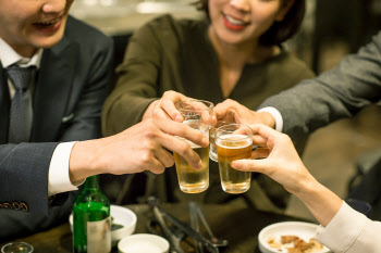 거리두기 해제에 술자리 속속...숙취해소 방법은?