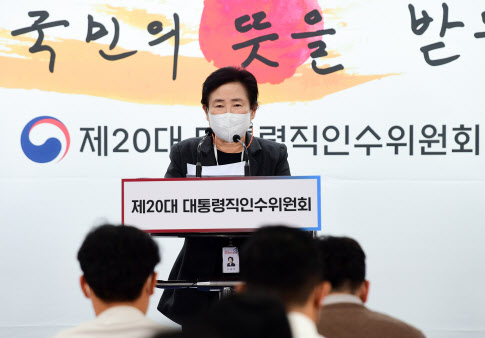 인수위 “병사 월급 200만원·납품단가 연동제 검토중”(종합)