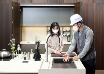 시공 후 무료 점검…LX하우시스, 'Z:IN 공감 서비스' 도입