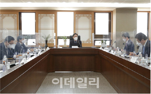 박범계 만난 전국 고검장들…"검수완박 저지, 법무장관 역할 해달라 요청"