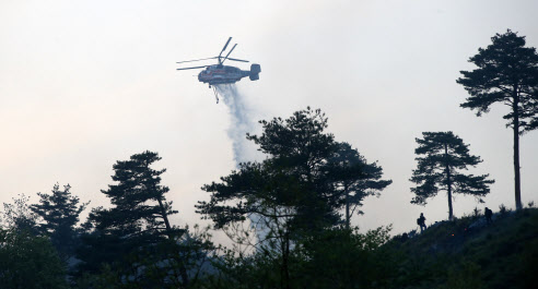 강원 양양군 산불 진화중…야간 진화 체제로 전환