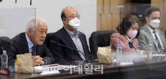 [포토]시민사회단체 연대회의 간담회 주재하는 김한길 위원장
