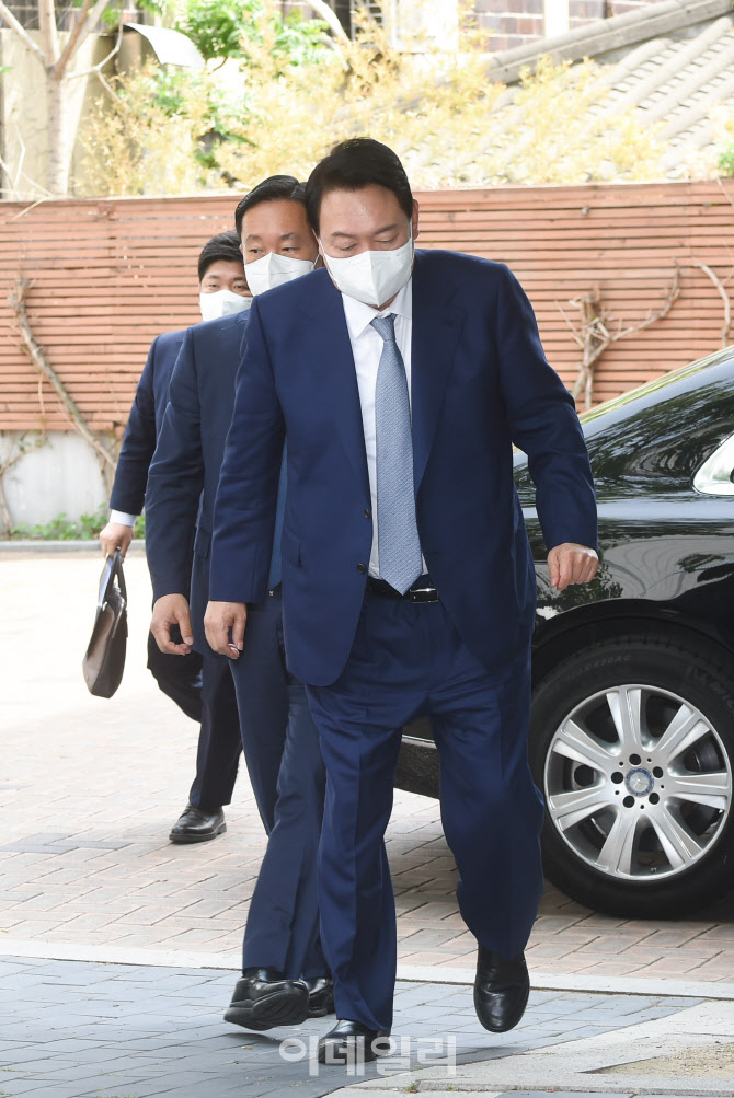 [포토]인수위 도착한 윤석열 당선인