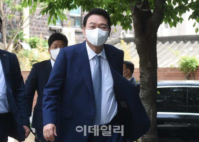 [포토]미소 짓는 윤석열 당선인
