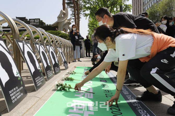 [포토] 산재사망 노동자 헌화식