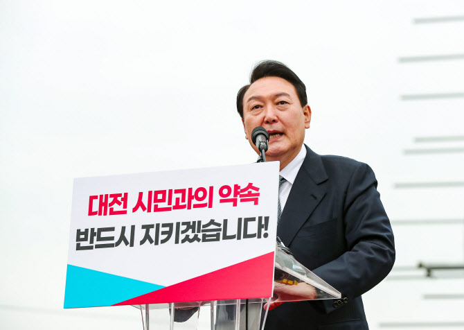 윤 당선인, 충청 지역 순회 2일차 대전·청주·음성 방문