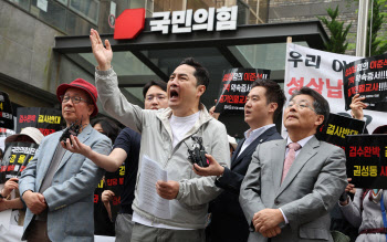 강용석 "평생 말로 먹고 산 김은혜, 말발 달릴테니 기다리겠다"