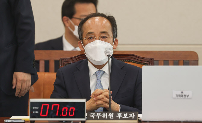 "차등지급은 尹공약 파기" 지적에 추경호 "공약 상응 내용 마련중"