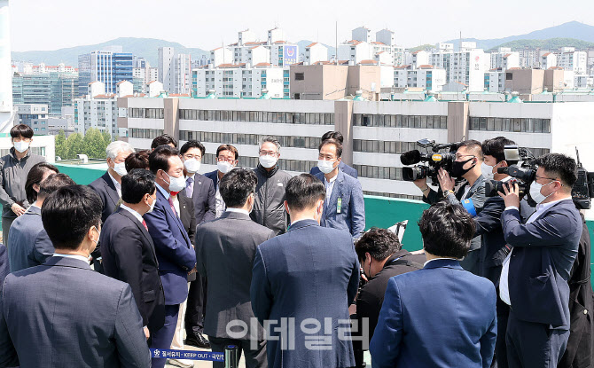 [포토] 1기 신도시 노후아파트 찾은 윤석열 당선인