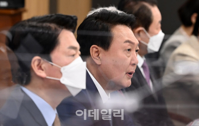 [포토]인수위원회 전체회의 주재하는 윤석열 대통령 당선인