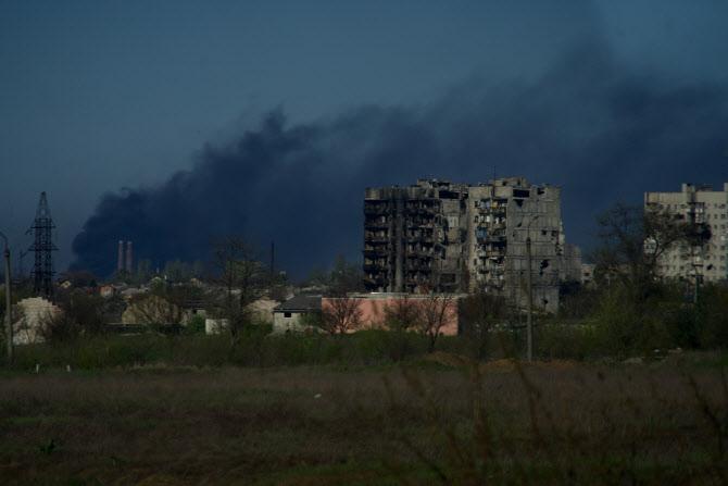 러, 마리우폴 제철소에 포격…민간인 200여명 대피 지연
