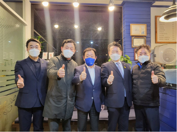 ‘경선 승리’ 제종길 안산시장 후보, 국회의원들과 협력 다짐