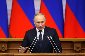 우크라 침공시 푸틴 면담 러 재벌 37명…"절반은 해외로 돈 빼돌려"