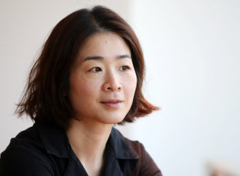 첫 책 펴낸 이자람 “의심하지 말고, 직진”