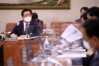 정황근 후보자, 온라인 경마 요구에 “뜻 같다” 긍정적 입장