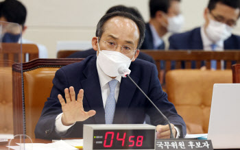 경제부총리 바톤터치…홍남기 떠나고 추경호 온다