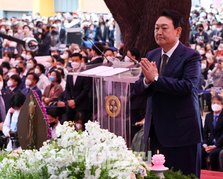 尹당선인 “공동체 책임 다할 시 매일이 희망으로 꽃필 것”