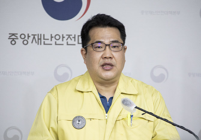 감소세→정체기 진입하나, 당국 "감소 둔화, 급격 증가 없을 것"
