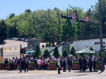 "벌써 매출 늘었다"…尹대통령 취임에 용산주민들 '빙그레'