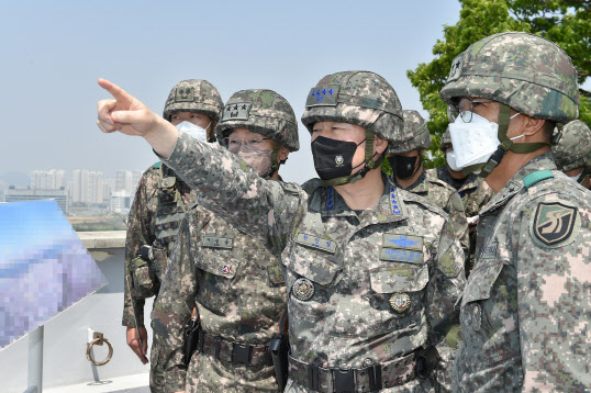 북한, 尹취임 이틀만에 탄도미사일 3발 발사…정부 “중대 도발”(종합)