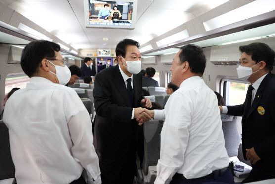 [속보]尹대통령 "오월정신, 보편적 가치 회복·헌법정신 그 자체"