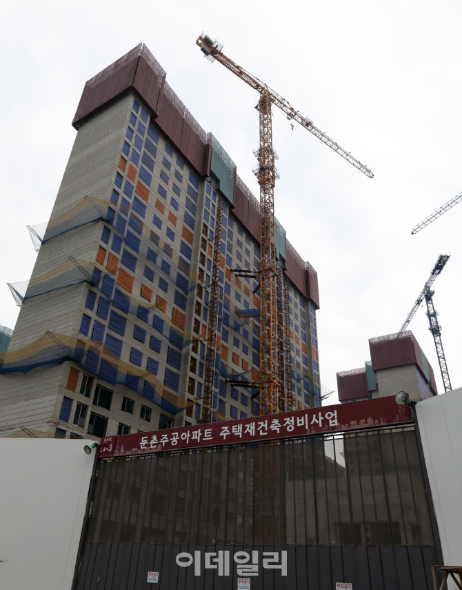 [포토]'월 유지비 200억' 둔촌주공 타워크레인도 뺀다