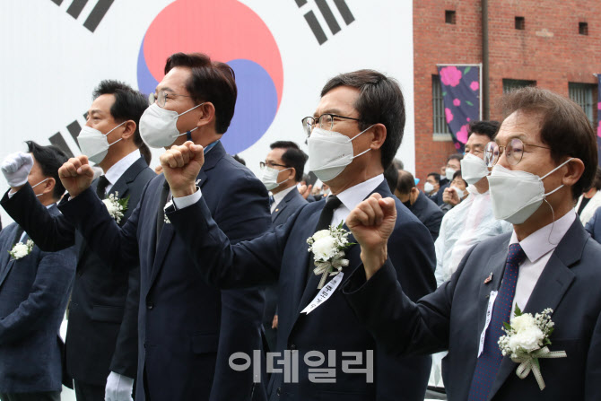 [포토]오세훈 후보-송영길 후보, 임을 위한 행진곡