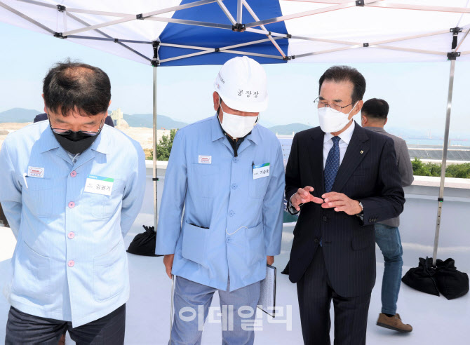 [포토] 남해화학 현장경영하는 이성희 농협회장
