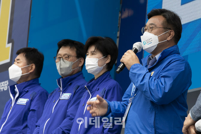 [포토]김동연 후보 지지연설하는 윤호중 공동비대위원장