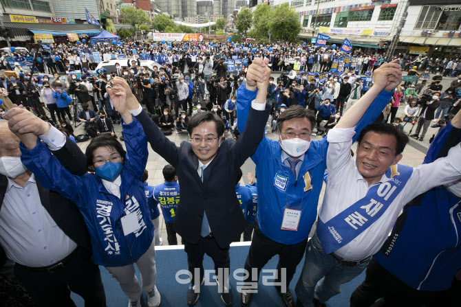 [포토]손 번쩍 든 윤호중-김동연-이재준